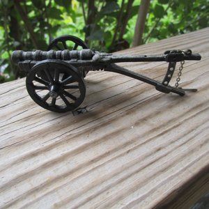 Vintage Cast Metal Civil War Canon Pencil Sharpener Miniature